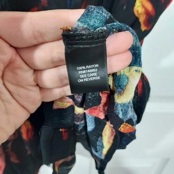 Torrid Floral Black Rayon Crepe Smocked Cold Shoulder Top in Size 3 / 22-24 - Picture 13 of 14